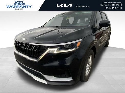 Used 2023 Kia Carnival LX image 1