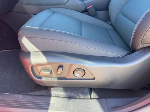 New 2026 GMC Terrain AT4 w/ LPO, Black Badging Package image 17