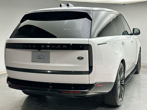 Used 2023 Land Rover Range Rover SE image 3