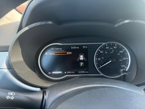 Used 2025 Nissan Versa SV FWD image 34