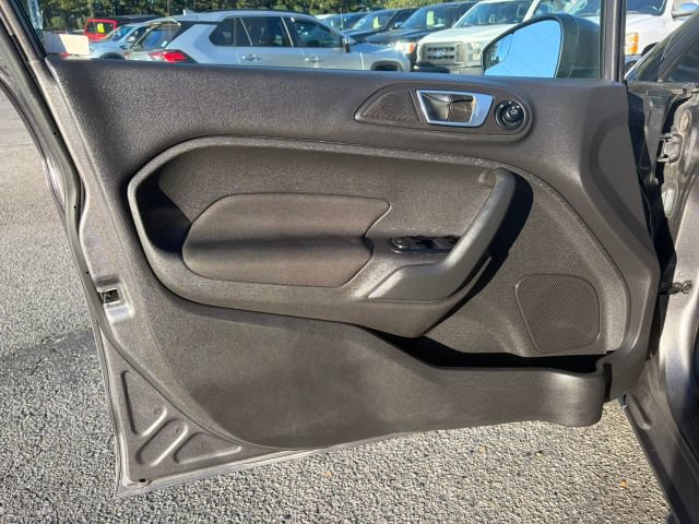Used 2014 Ford Fiesta SE w/ Equipment Group 201A FWD image 11