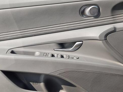 Certified 2025 Hyundai Elantra SEL FWD image 22