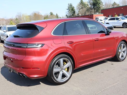 Used 2025 Porsche Cayenne Turbo image 5