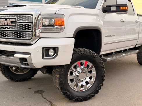 Used 2019 GMC Sierra 2500 Denali w/ Duramax Plus Package AWD/4WD image 5