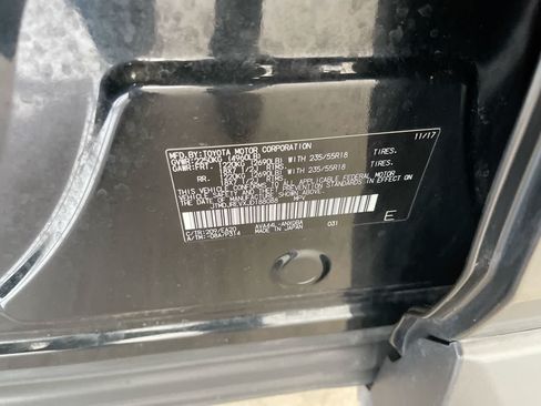 Used 2018 Toyota RAV4 Limited AWD/4WD image 28