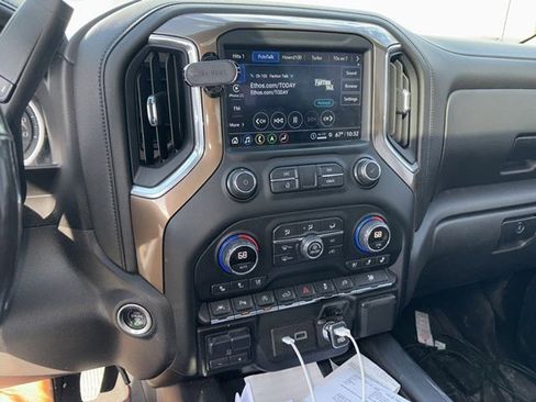 Used 2021 Chevrolet Silverado 1500 High Country w/ Technology Package AWD/4WD image 11