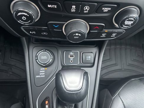 Used 2021 Jeep Cherokee Latitude Lux image 18