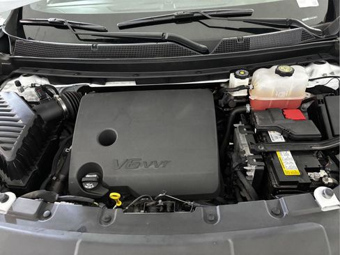Used 2024 Chevrolet Traverse LT FWD image 10