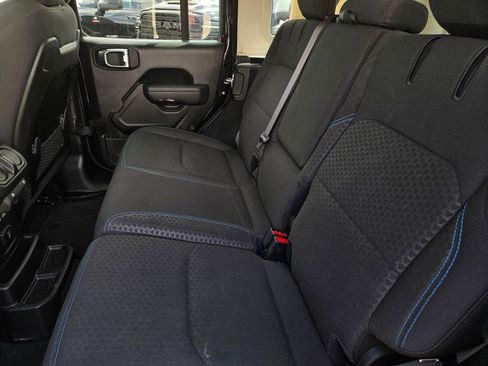 Used 2025 Jeep Wrangler Unlimited Rubicon 4xe w/ Convenience Group AWD/4WD image 11