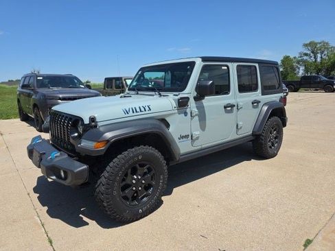 Used 2023 Jeep Wrangler Unlimited w/ Cold Weather Group AWD/4WD image 3