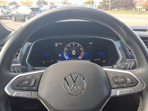 Used 2022 Volkswagen Tiguan SE image 22