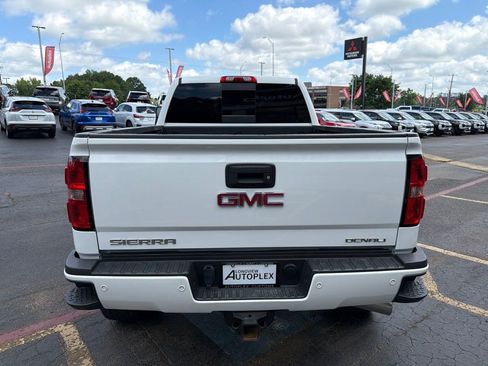 Used 2017 GMC Sierra 2500 Denali w/ Duramax Plus Package AWD/4WD image 8