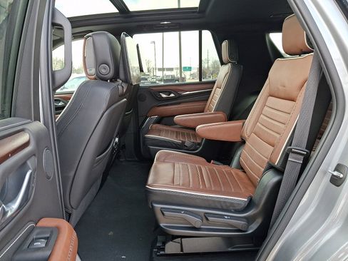 Used 2024 GMC Yukon Denali Ultimate image 10