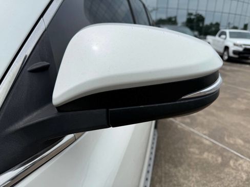 Used 2019 Toyota Highlander XLE FWD image 14