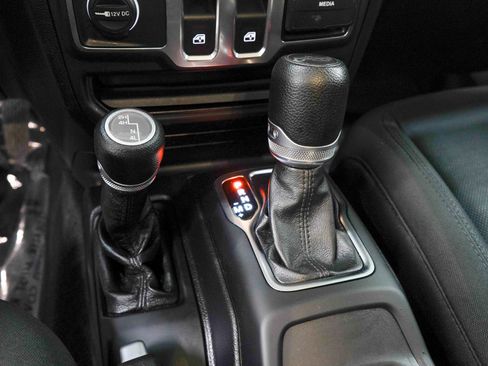 Used 2019 Jeep Wrangler Sport AWD/4WD image 19
