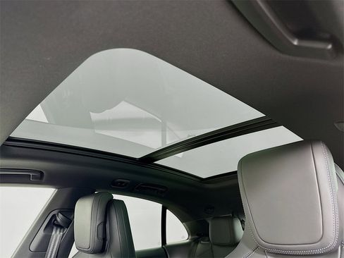 New 2025 Porsche Macan 4S Electric image 22