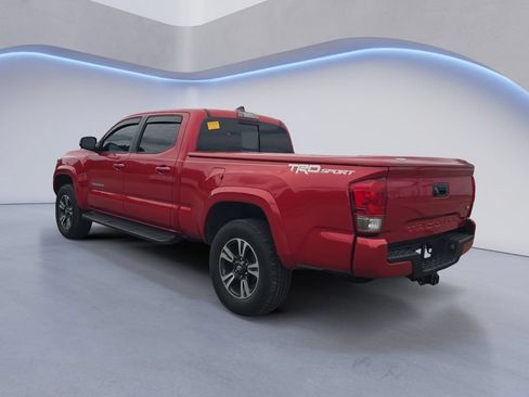 Used 2017 Toyota Tacoma TRD Sport RWD image 4