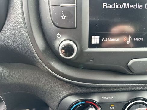 Used 2025 Kia Soul LX w/ LX Technology Package FWD image 13