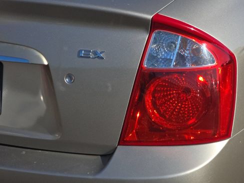 Used 2005 Kia Spectra EX FWD image 24