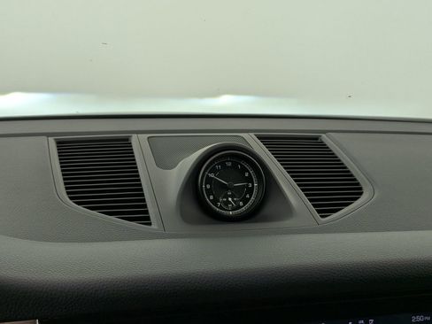 Certified 2025 Porsche Macan Turbo AWD/4WD image 26