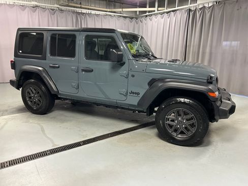 Used 2024 Jeep Wrangler Unlimited Sport AWD/4WD image 8