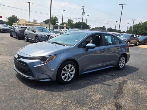 Used 2023 Toyota Corolla LE FWD image 3