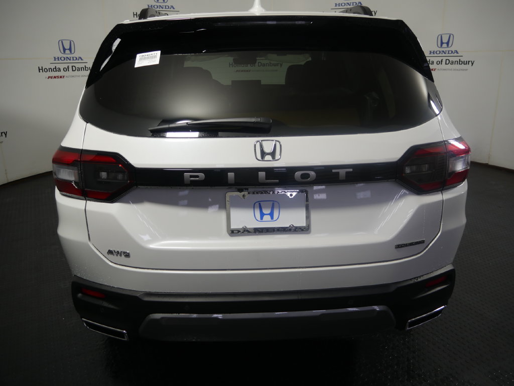 New 2026 Honda Pilot Touring image 9