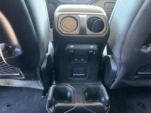 Used 2025 Jeep Wrangler Unlimited Rubicon AWD/4WD image 15