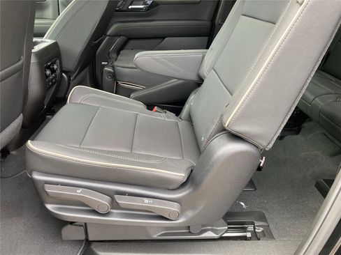 New 2026 Chevrolet Suburban Premier image 21