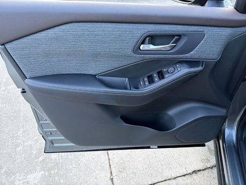 Certified 2023 Nissan Rogue SV FWD image 17