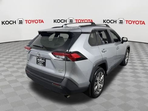 Used 2020 Toyota RAV4 XLE Premium image 8