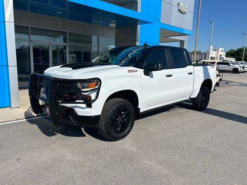 Used 2026 Chevrolet Silverado 1500 Custom Trail Boss AWD/4WD image 2
