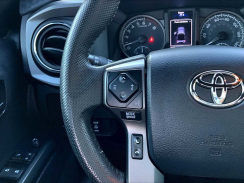 Used 2022 Toyota Tacoma TRD Off-Road image 22