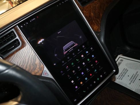 Used 2020 Tesla Model X image 42