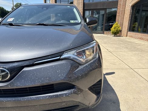 Used 2018 Toyota RAV4 LE w/ All Weather Liner Package AWD/4WD image 9