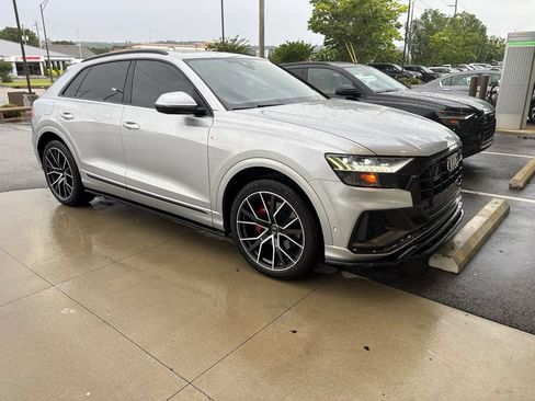 Used 2019 Audi Q8 Prestige w/ Luxury Package AWD/4WD image 2