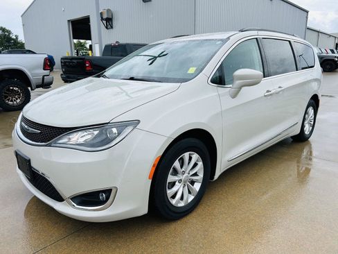Used 2017 Chrysler Pacifica Touring-L FWD image 34
