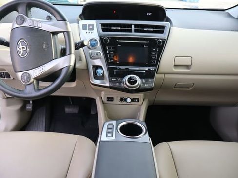 Used 2017 Toyota Prius V Five image 8