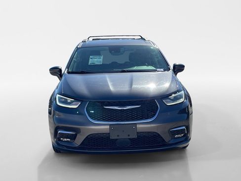 Used 2022 Chrysler Pacifica Touring-L image 9