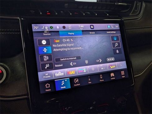 Used 2025 Jeep Grand Cherokee L Limited w/ Black Appearance Package image 19