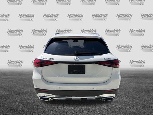 Used 2025 Mercedes-Benz GLC 300 4MATIC image 9