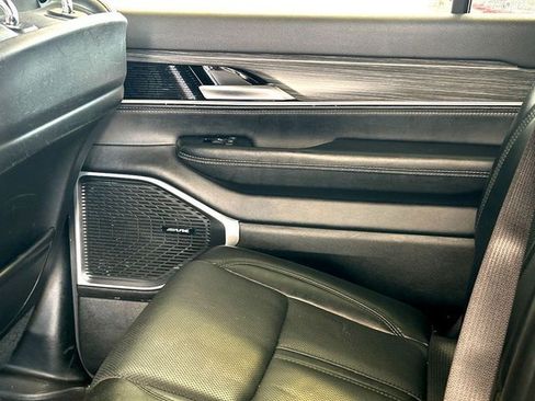 Used 2024 Jeep Wagoneer L Series II w/ Flexible Seating Group RWD image 20