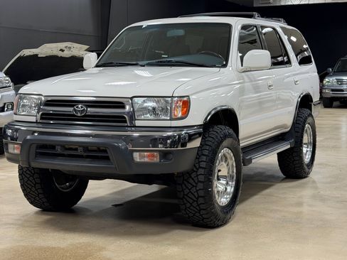 Used 2000 Toyota 4Runner SR5 w/ Upgrade Value Pkg 4 AWD/4WD image 2