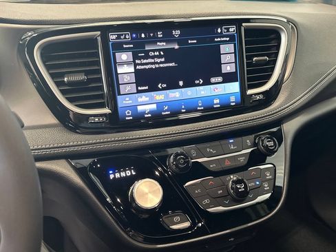 New 2027 Chrysler Pacifica Select AWD/4WD image 24
