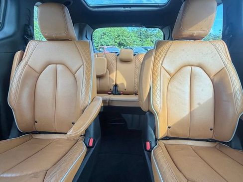Used 2021 Chrysler Pacifica Pinnacle AWD/4WD image 16