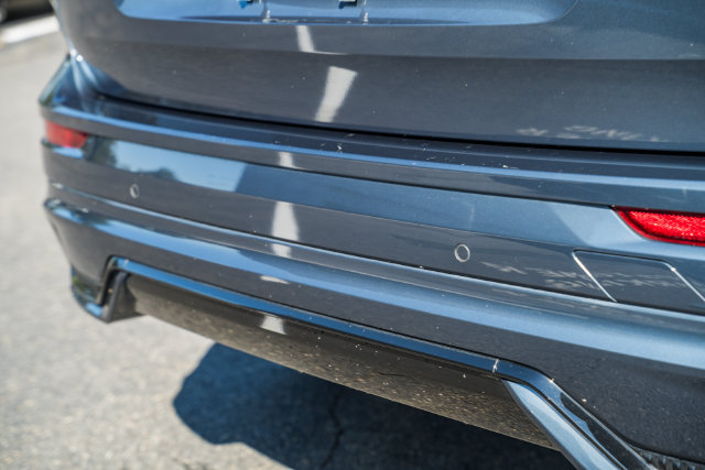 Certified 2024 Volvo XC60 B5 Plus AWD/4WD image 8
