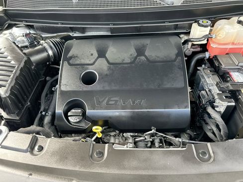 Used 2021 Chevrolet Traverse LS image 29