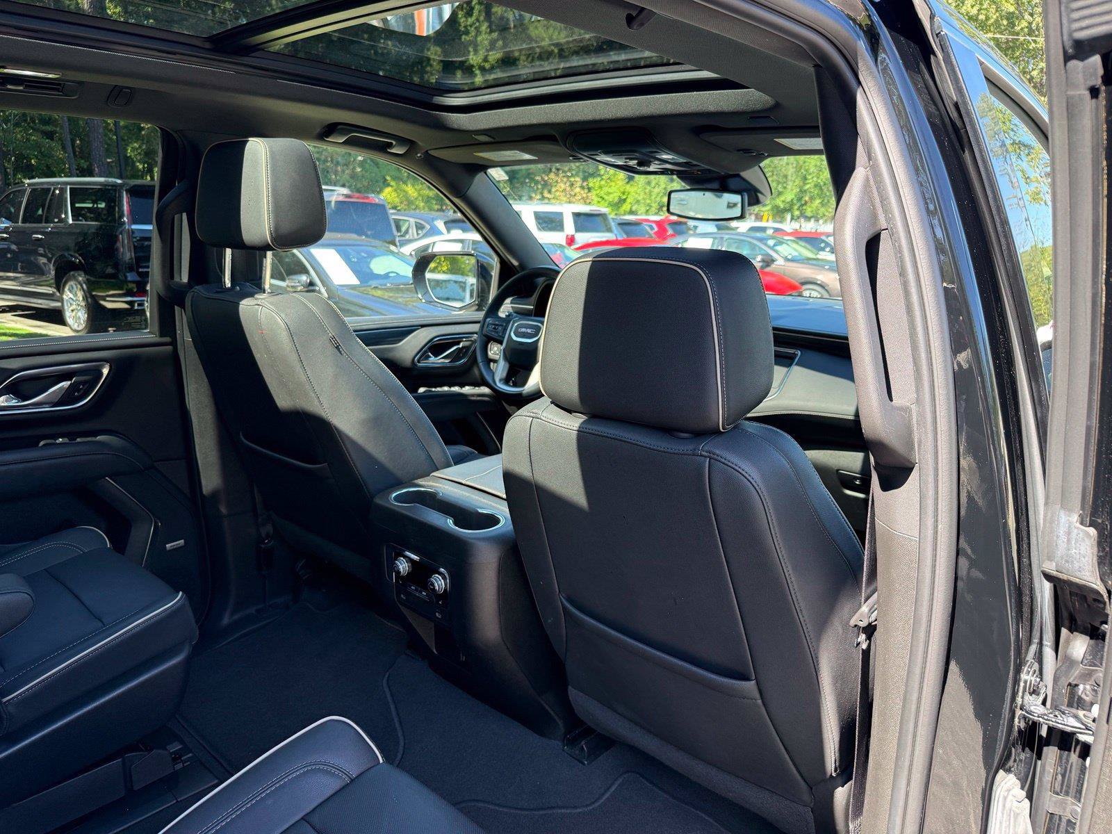 Used 2023 GMC Yukon SLT w/ SLT Premium Package RWD image 28