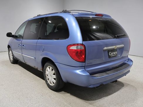Used 2007 Chrysler Town & Country Touring w/ Leather Interior Group FWD image 6