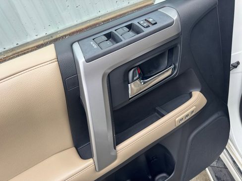 Used 2016 Toyota 4Runner Limited AWD/4WD image 36